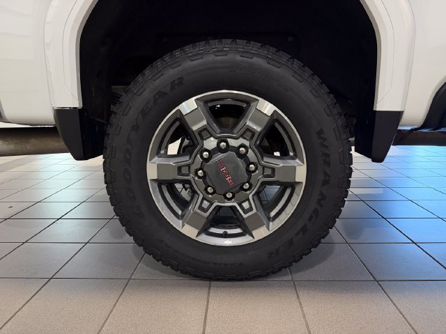 Used 2026 GMC Sierra 2500 SLT AWD/4WD image 8