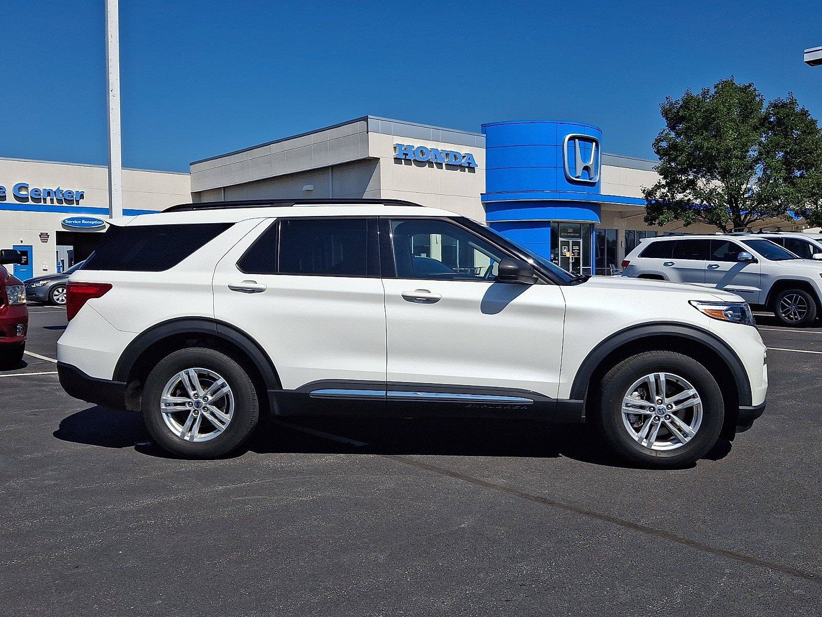Used 2022 Ford Explorer XLT w/ Equipment Group 202A AWD/4WD image 7