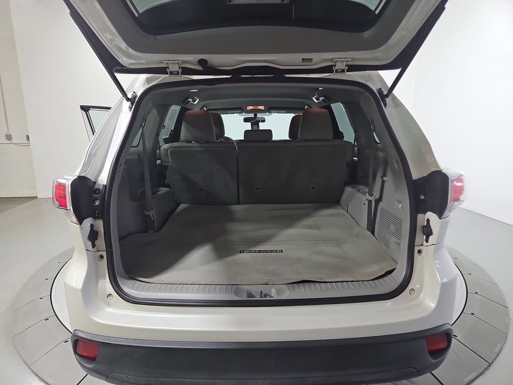 Used 2014 Toyota Highlander LE FWD image 22
