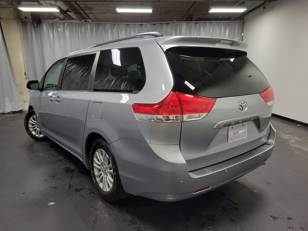 Used 2014 Toyota Sienna XLE image 6
