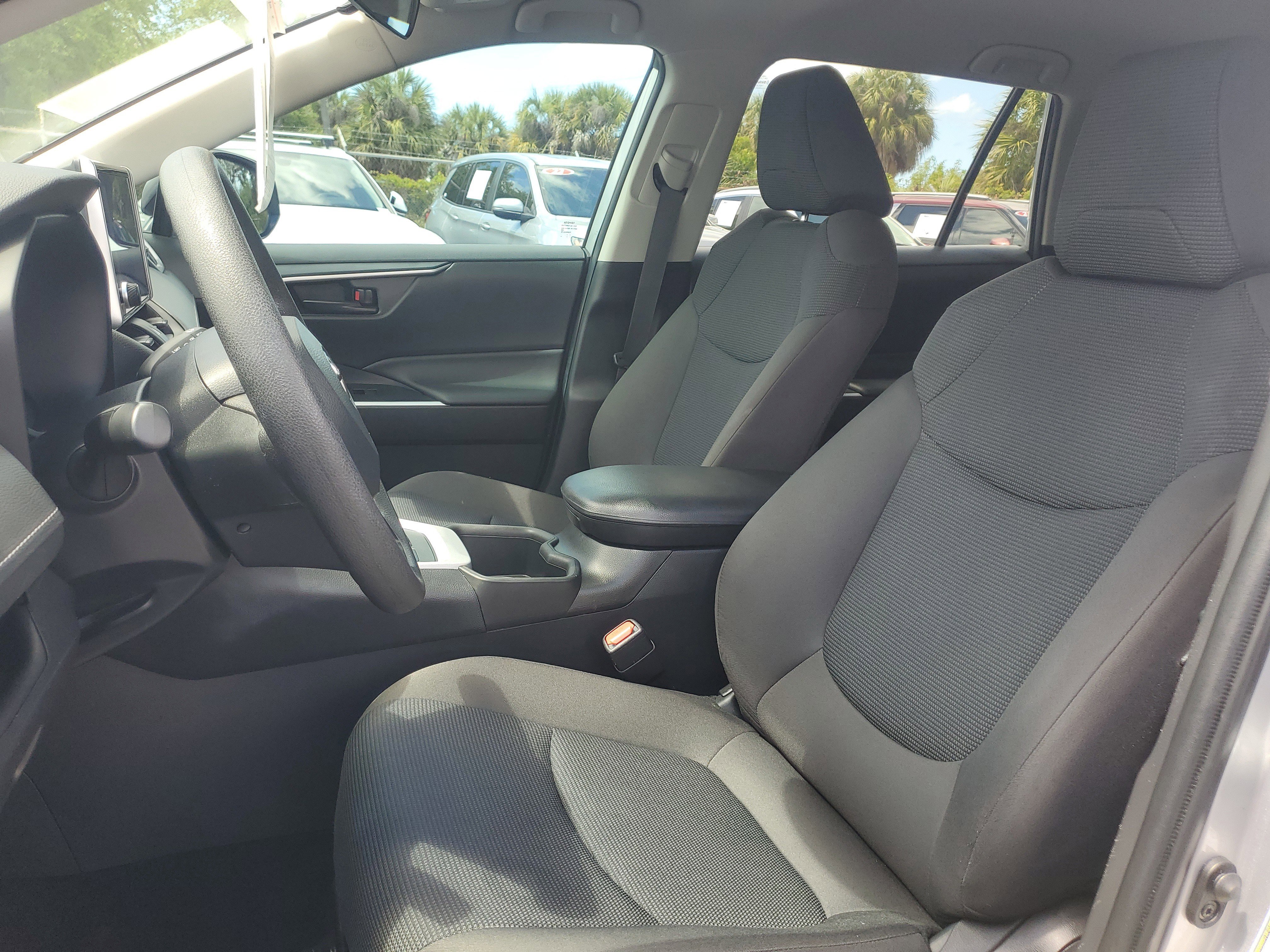 Certified 2024 Toyota RAV4 LE AWD/4WD image 17