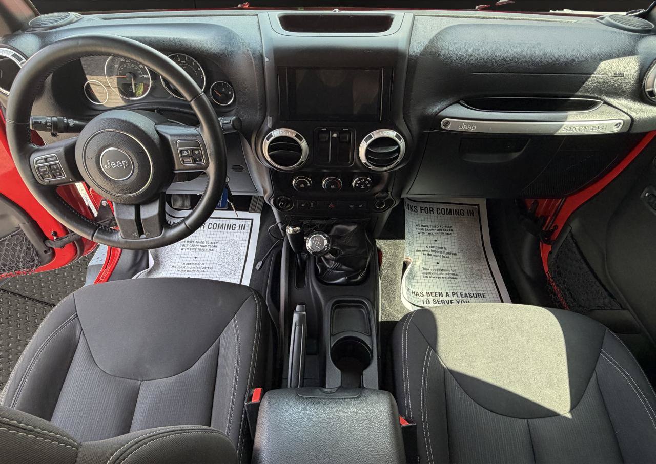 Used 2016 Jeep Wrangler Sahara w/ Connectivity Group AWD/4WD image 12