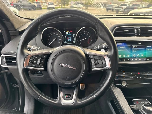 Used 2019 Jaguar F-PACE S AWD/4WD image 10