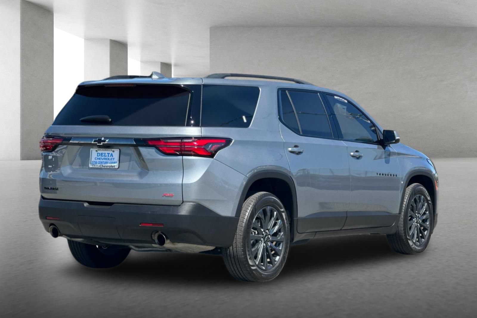 Used 2023 Chevrolet Traverse RS FWD image 4