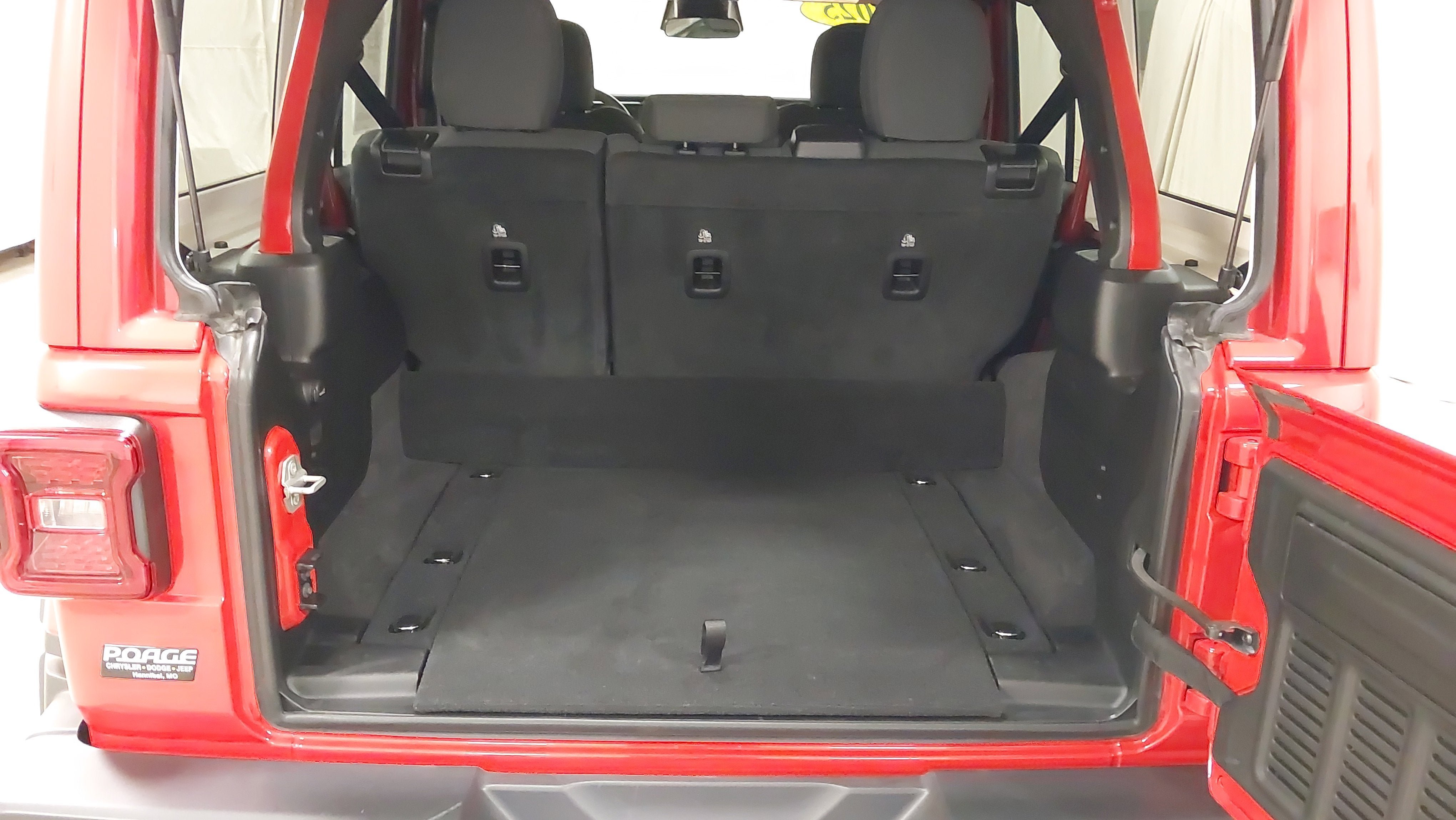 Used 2025 Jeep Wrangler Unlimited Sahara w/ Safety Group AWD/4WD image 24