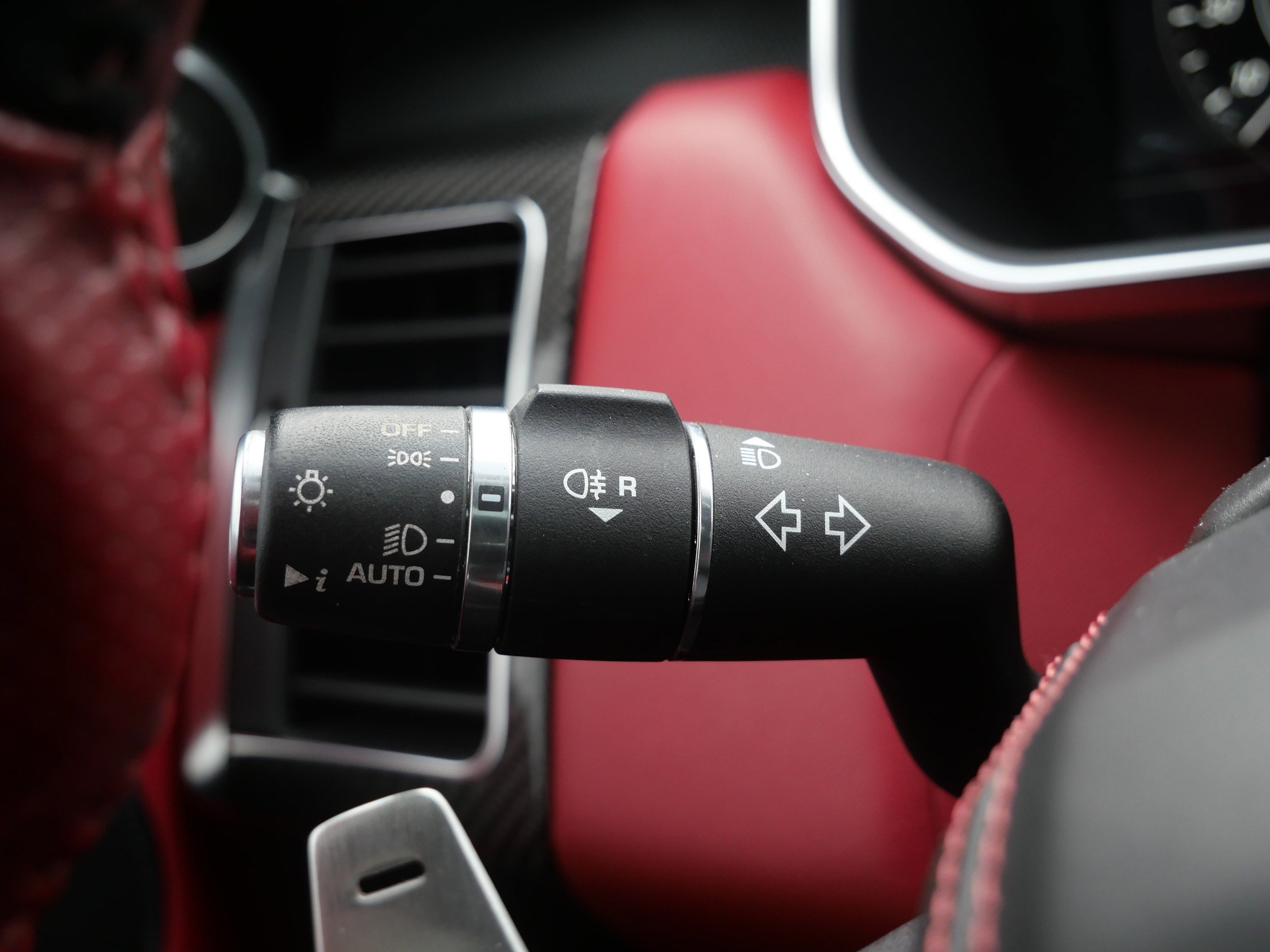 Used 2020 Land Rover Range Rover Sport SVR image 28