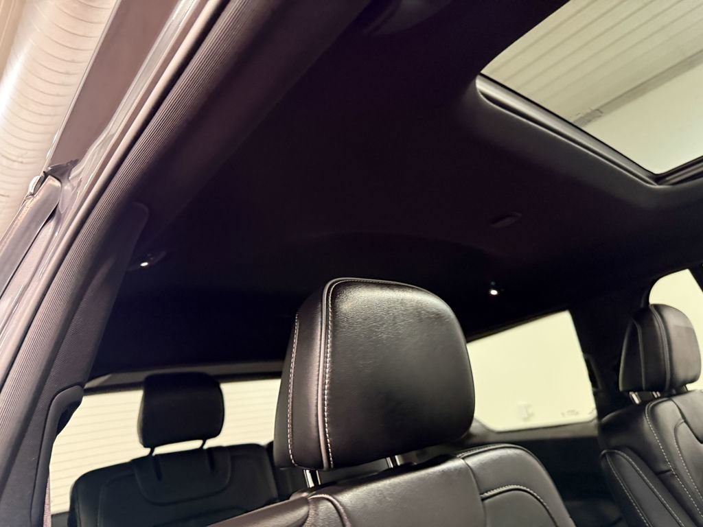 Used 2024 Jeep Grand Cherokee L Overland w/ Trailer Tow Package image 15