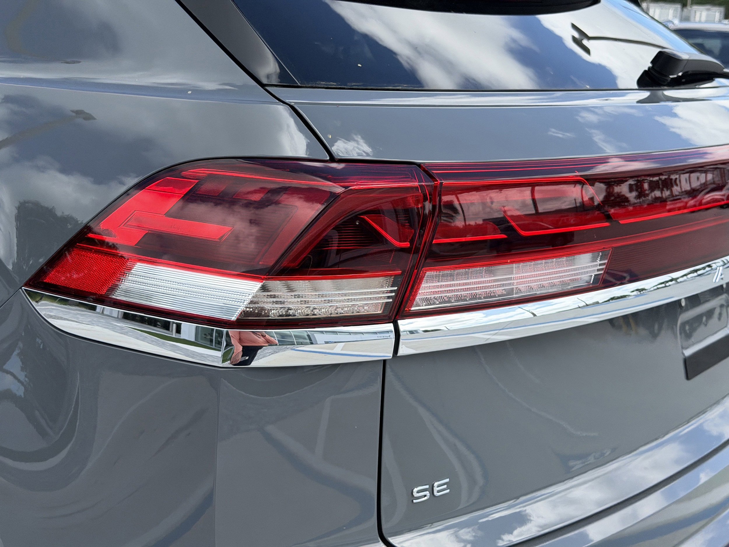 New 2026 Volkswagen Atlas Cross Sport SE FWD image 9