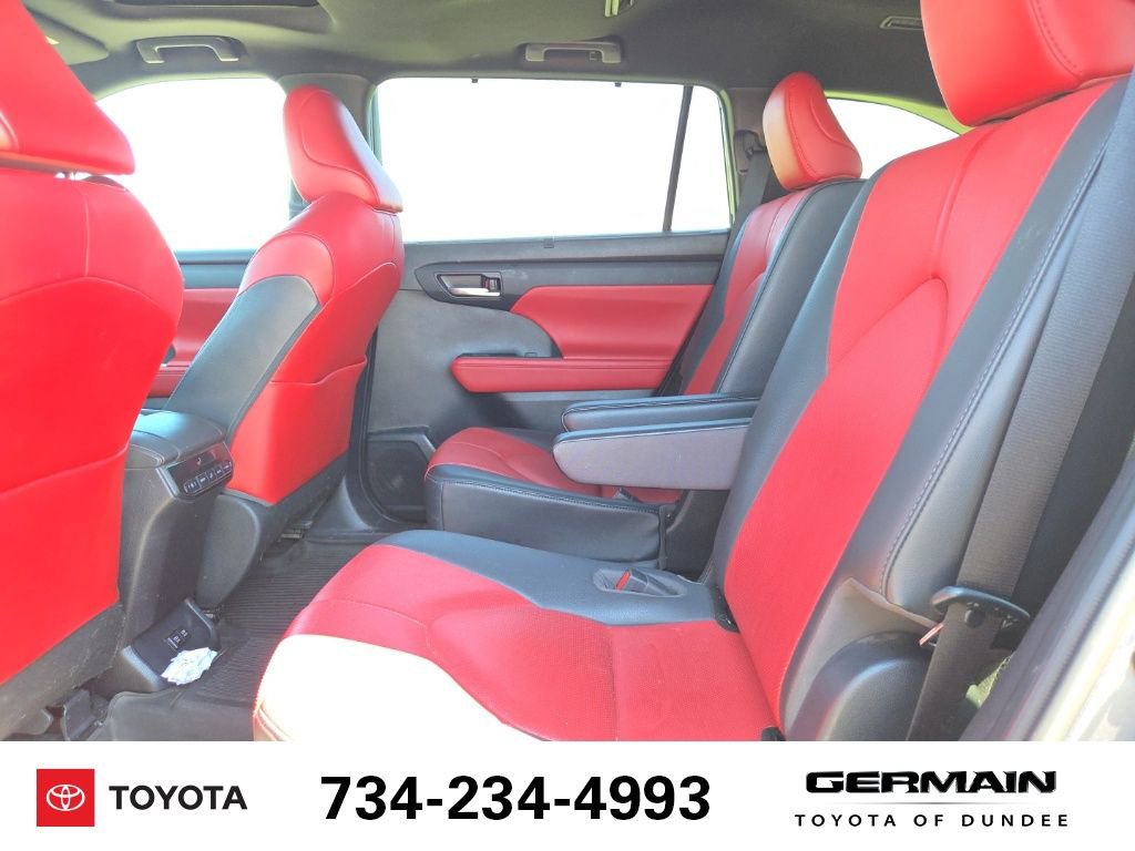 Used 2021 Toyota Highlander XSE AWD/4WD image 18