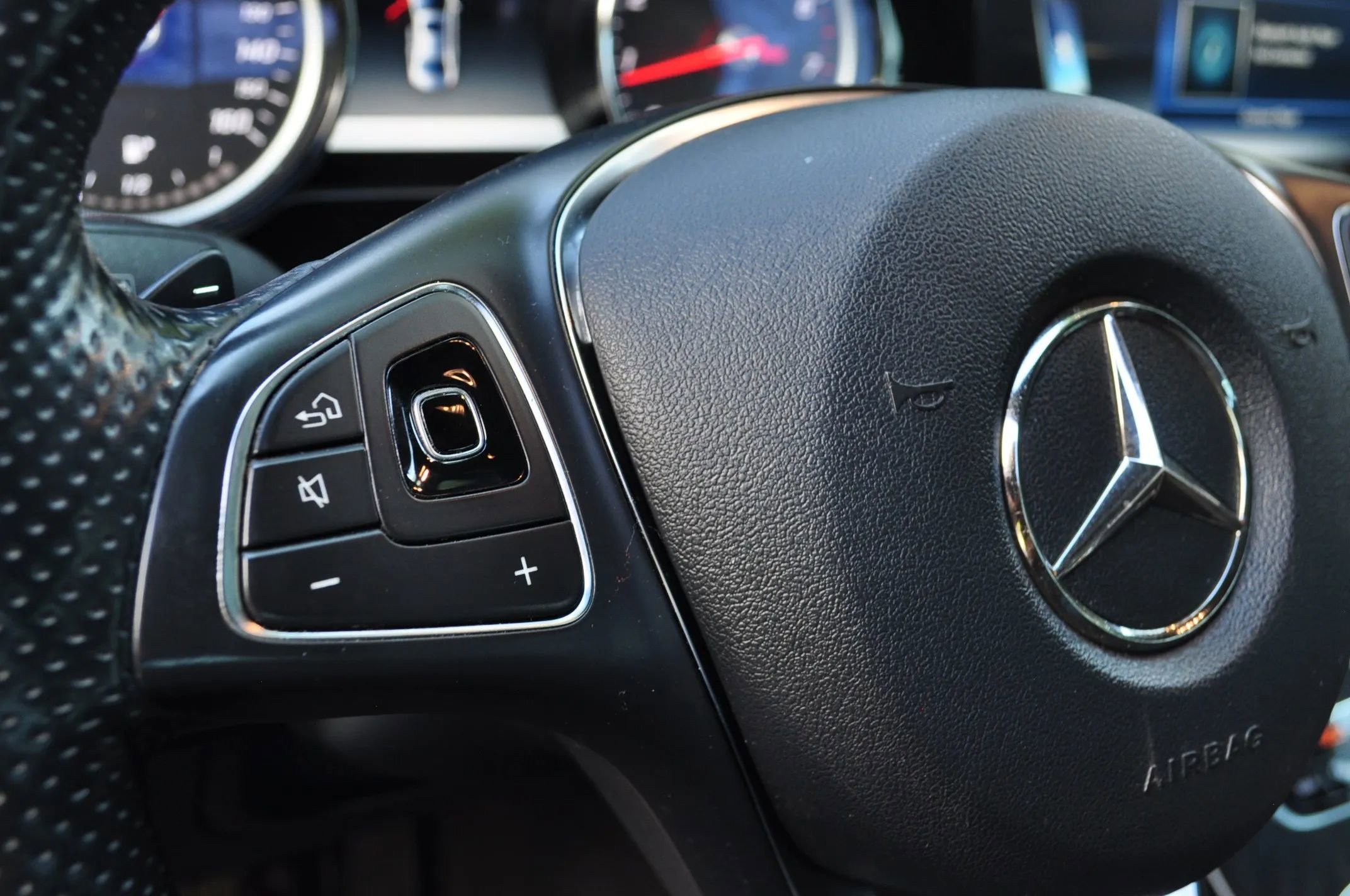 Used 2018 Mercedes-Benz E 300 4MATIC w/ Premium 1 Package image 8