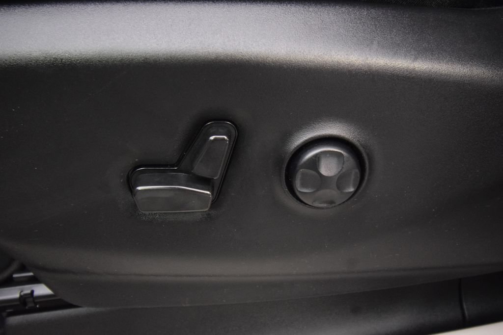 Used 2023 Chrysler Pacifica Touring-L FWD image 27