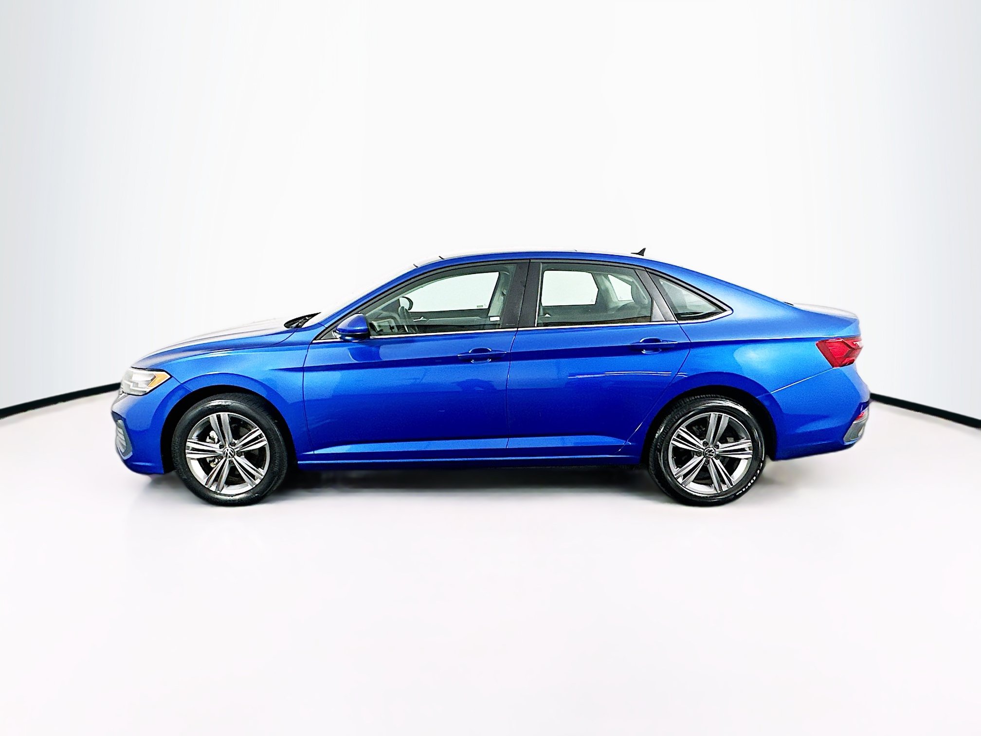 Used 2022 Volkswagen Jetta SE FWD image 4