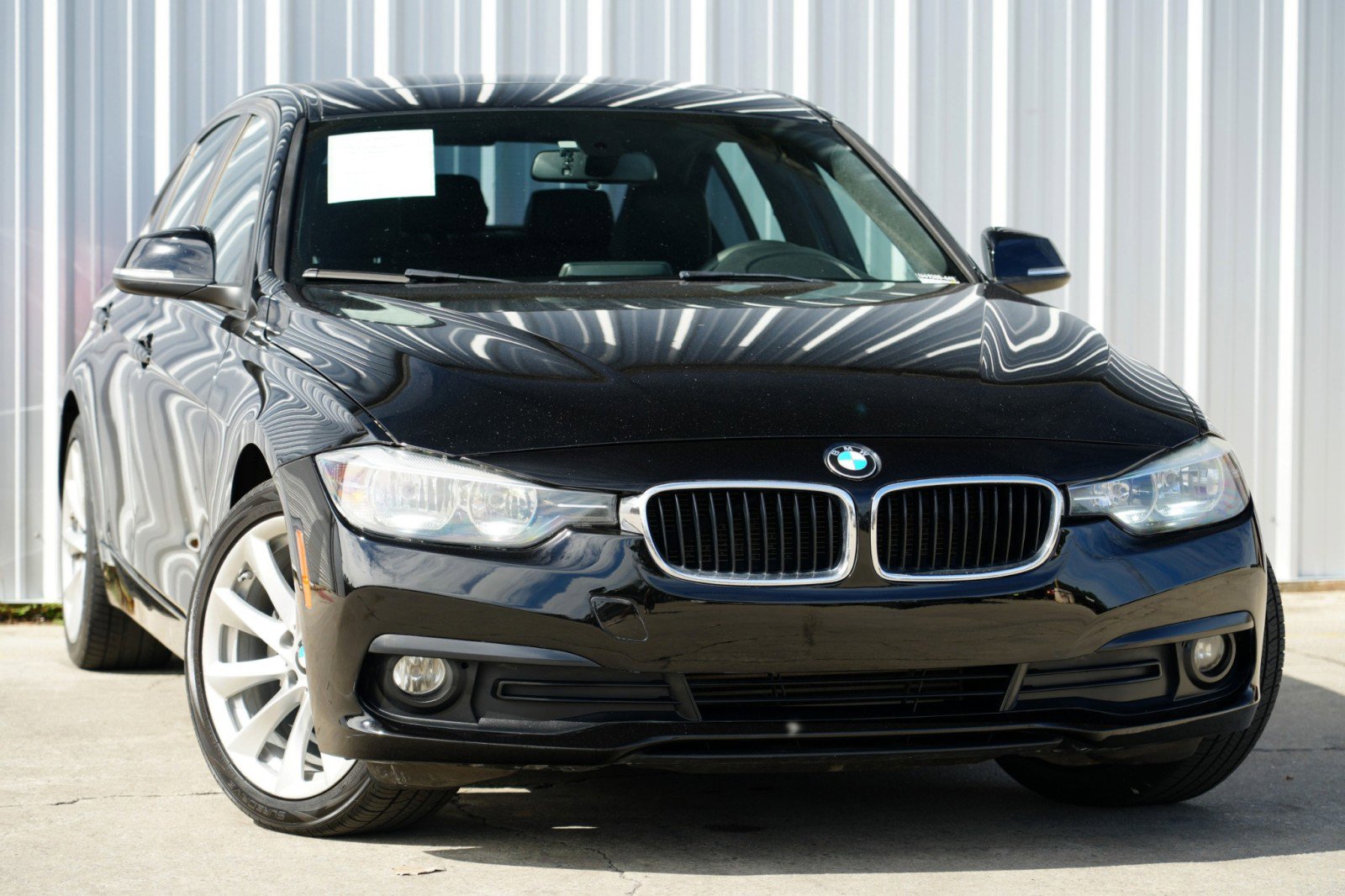 Used 2017 BMW 320i xDrive Sedan image 2