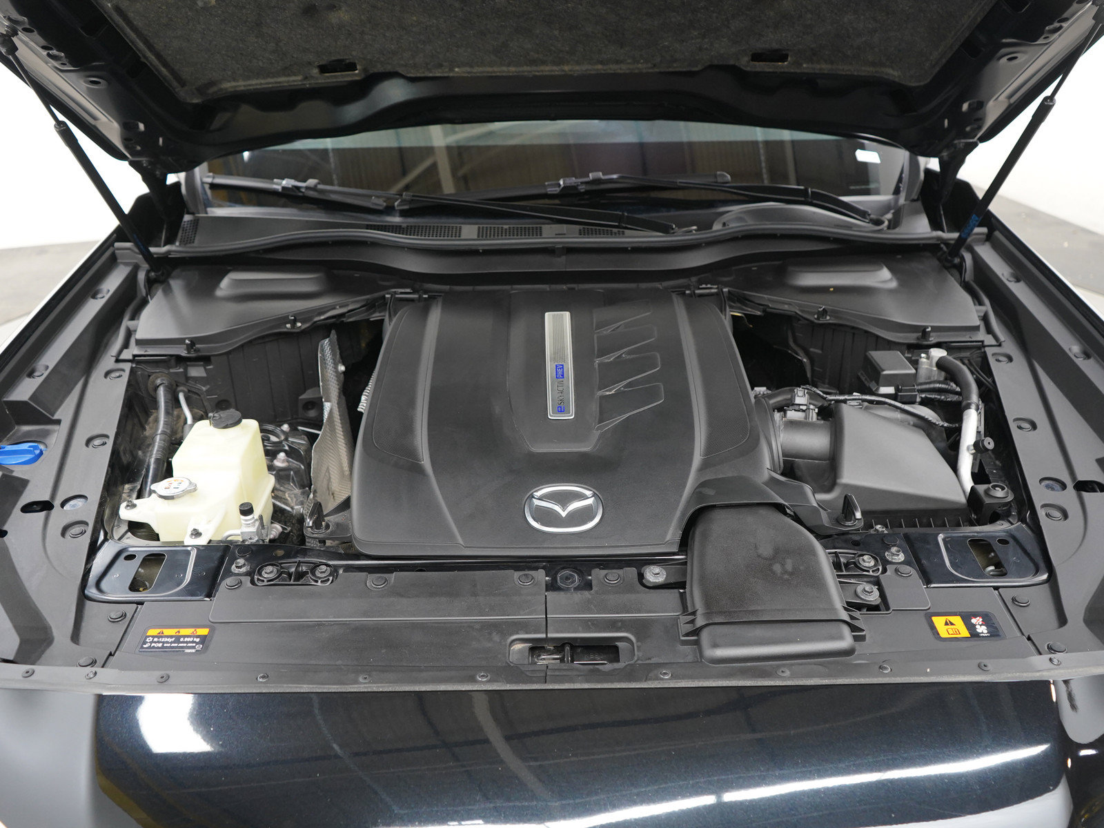 Certified 2024 MAZDA CX-90 Plug-In Hybrid w/ Preferred AWD/4WD image 32