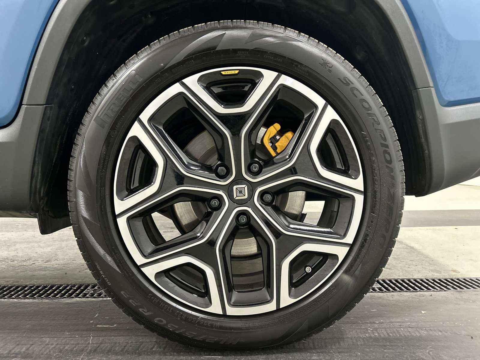 Used 2023 Rivian R1T Adventure image 10