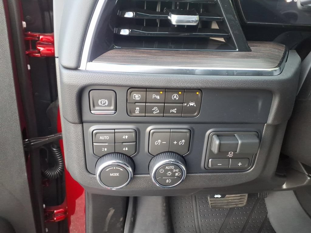 New 2026 Chevrolet Suburban LT w/ Comfort Package AWD/4WD image 22