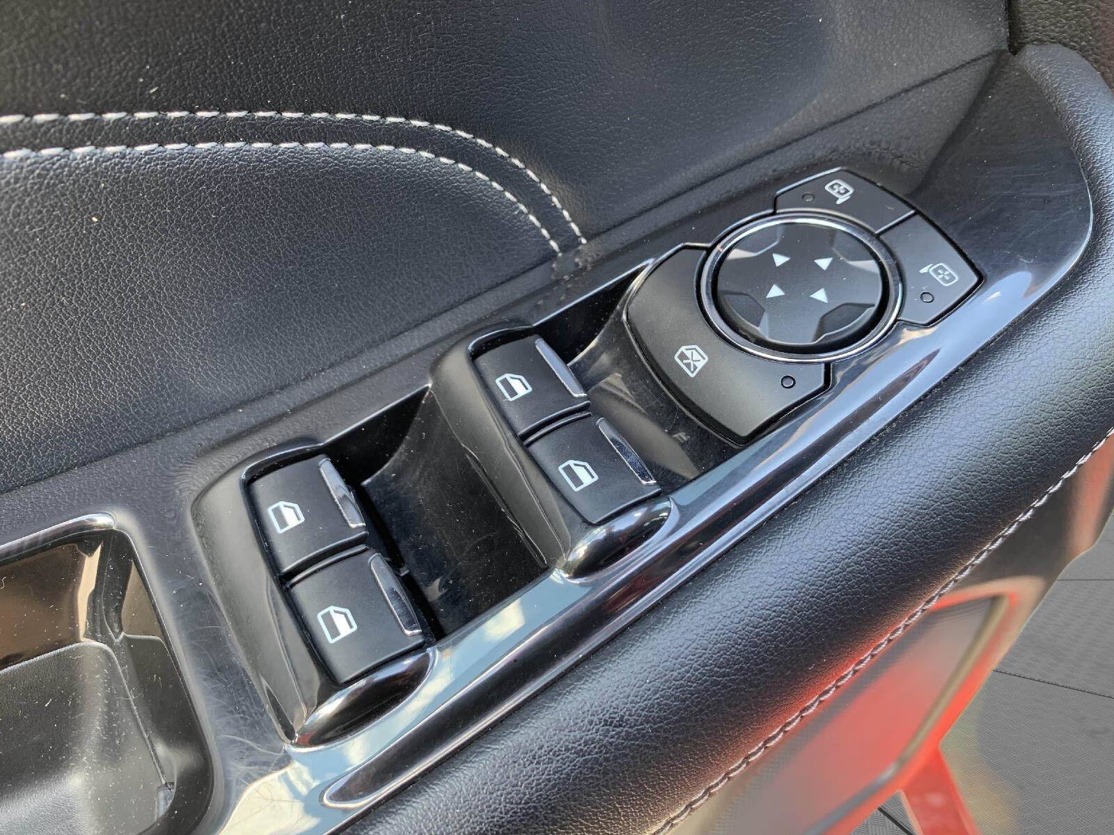 Used 2018 Ford Edge Titanium w/ Equipment Group 301A AWD/4WD image 11
