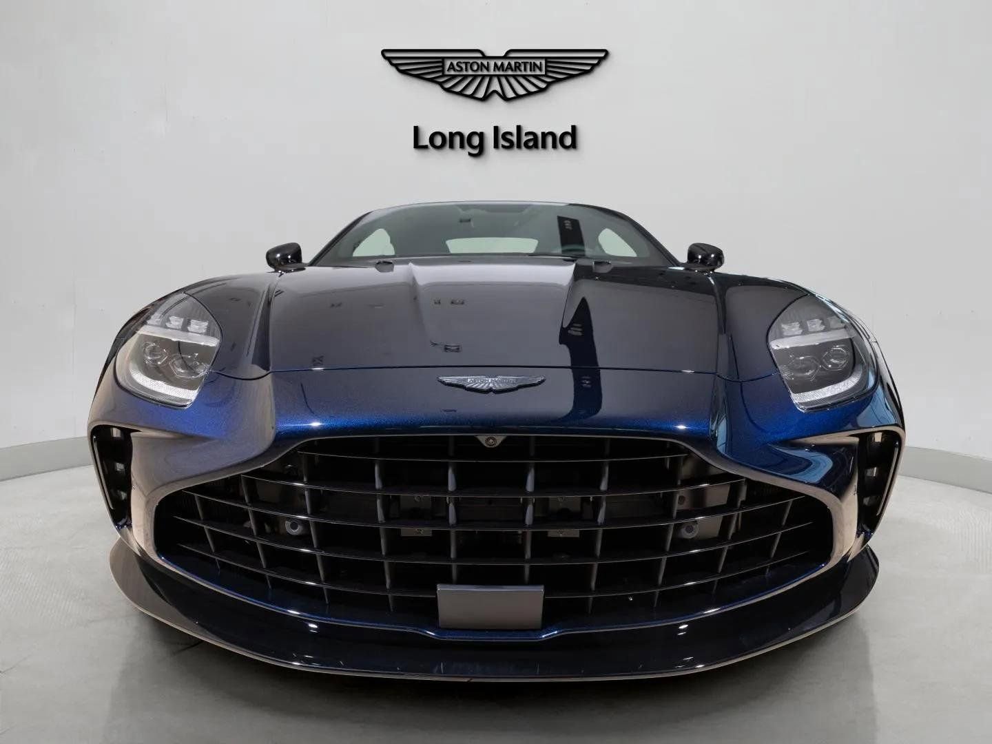 New 2026 Aston Martin V8 Vantage Coupe RWD image 4