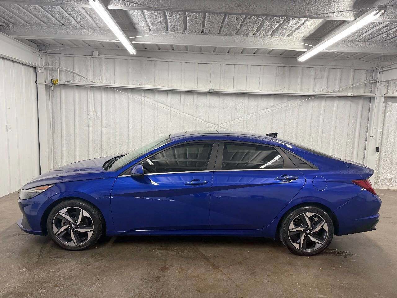 Used 2021 Hyundai Elantra Limited image 5