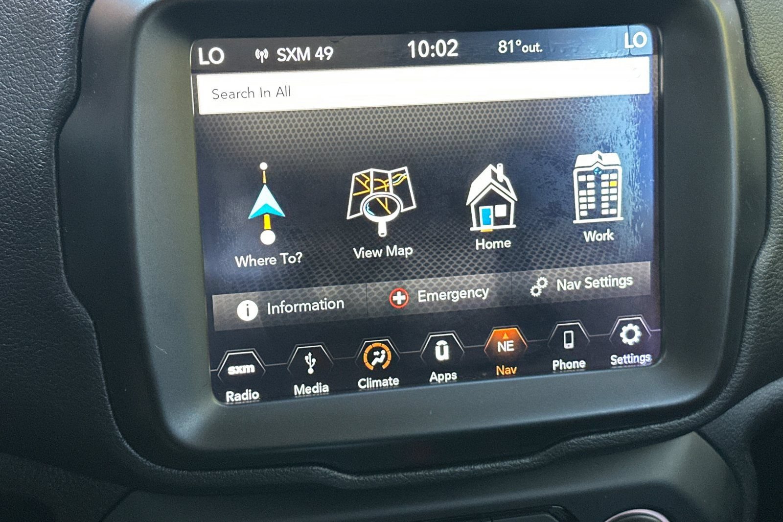 Used 2018 Jeep Renegade Altitude w/ UConnect 8.4 Nav Group AWD/4WD image 19