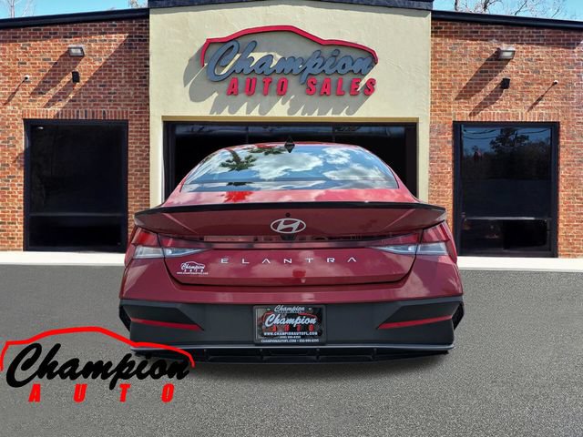 Used 2025 Hyundai Elantra Sport FWD image 5