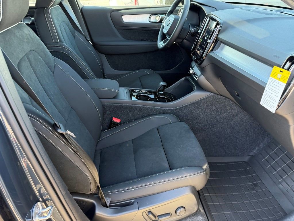New 2026 Volvo XC40 B5 Ultra w/ Climate Package image 11