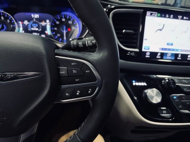 Certified 2024 Chrysler Pacifica Touring-L image 31