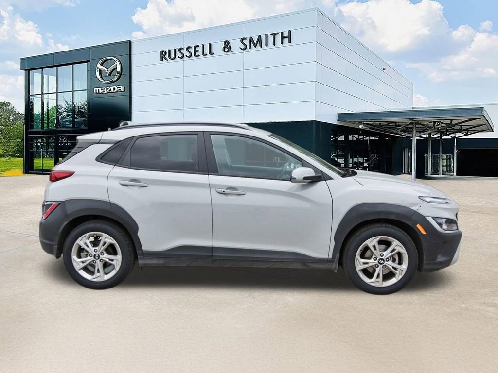 Used 2022 Hyundai Kona SEL FWD image 3