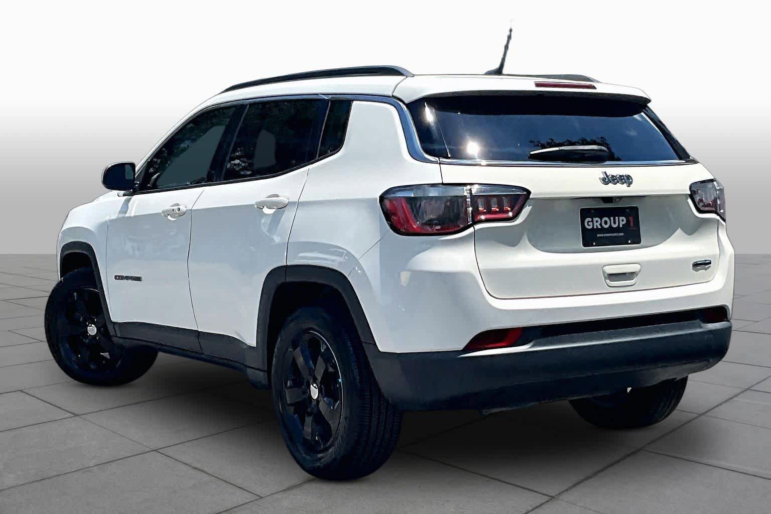Used 2018 Jeep Compass Latitude w/ Popular Equipment Group FWD image 12