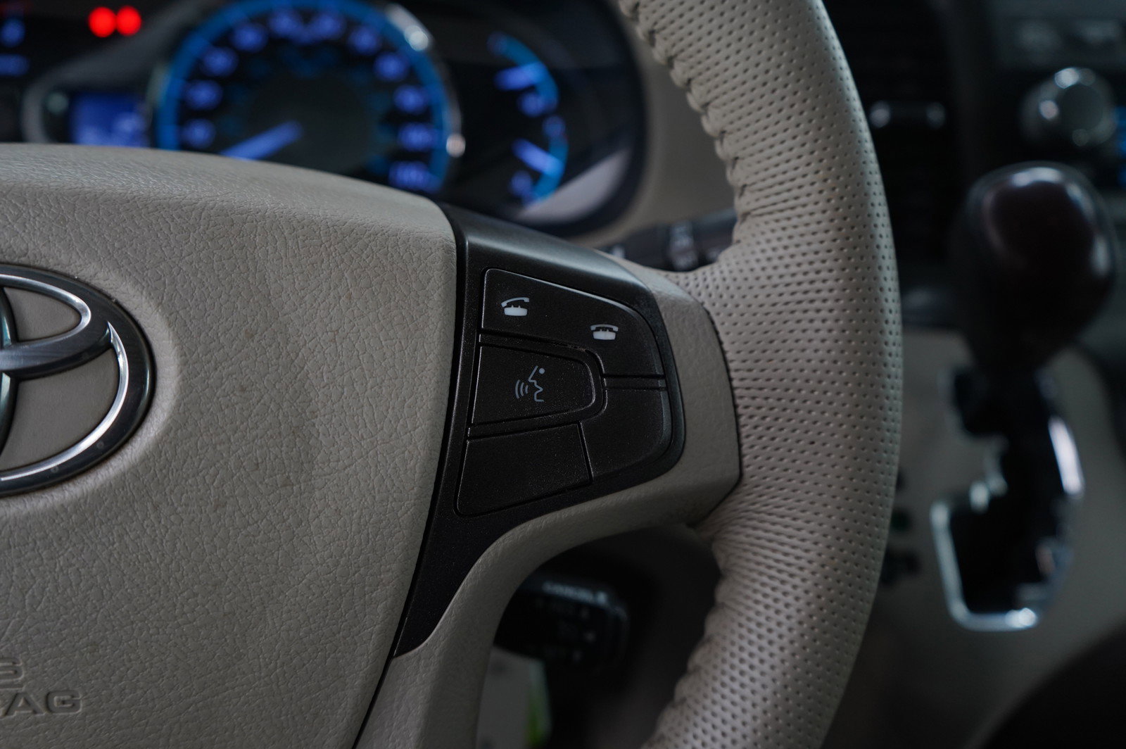 Used 2012 Toyota Sienna XLE image 18