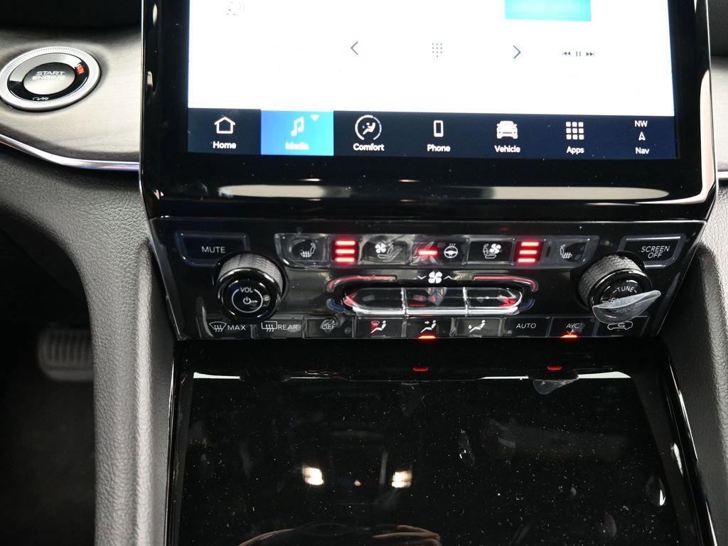 Used 2024 Jeep Grand Cherokee Overland w/ Luxury Tech Group IV image 25