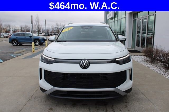 Used 2025 Volkswagen Tiguan SE AWD/4WD image 2