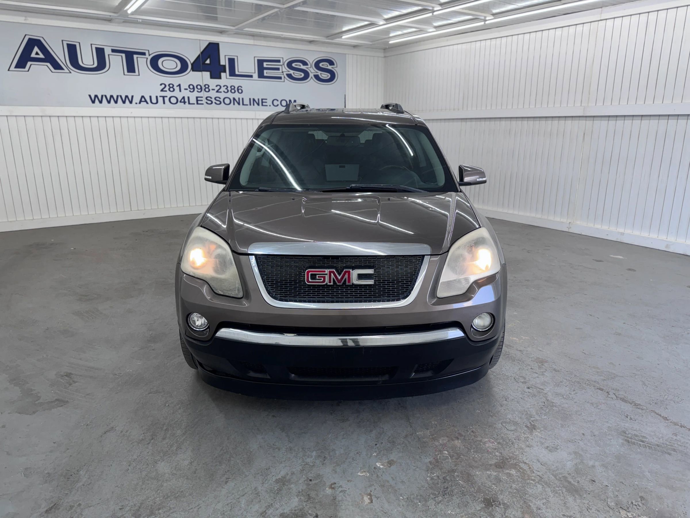 Used 2011 GMC Acadia SLT image 2