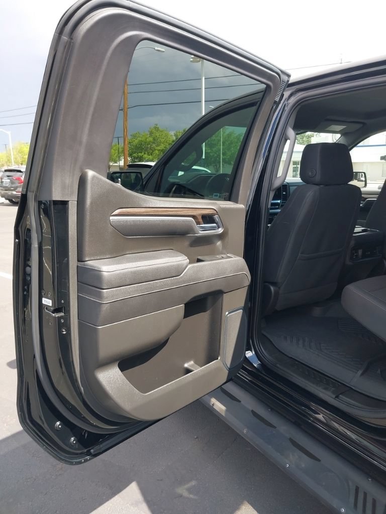 Used 2025 Chevrolet Silverado 1500 LT Trail Boss w/ Convenience Package II AWD/4WD image 7