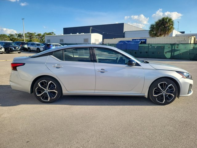 Certified 2025 Nissan Altima 2.5 SR w/ SR Premium Package image 3