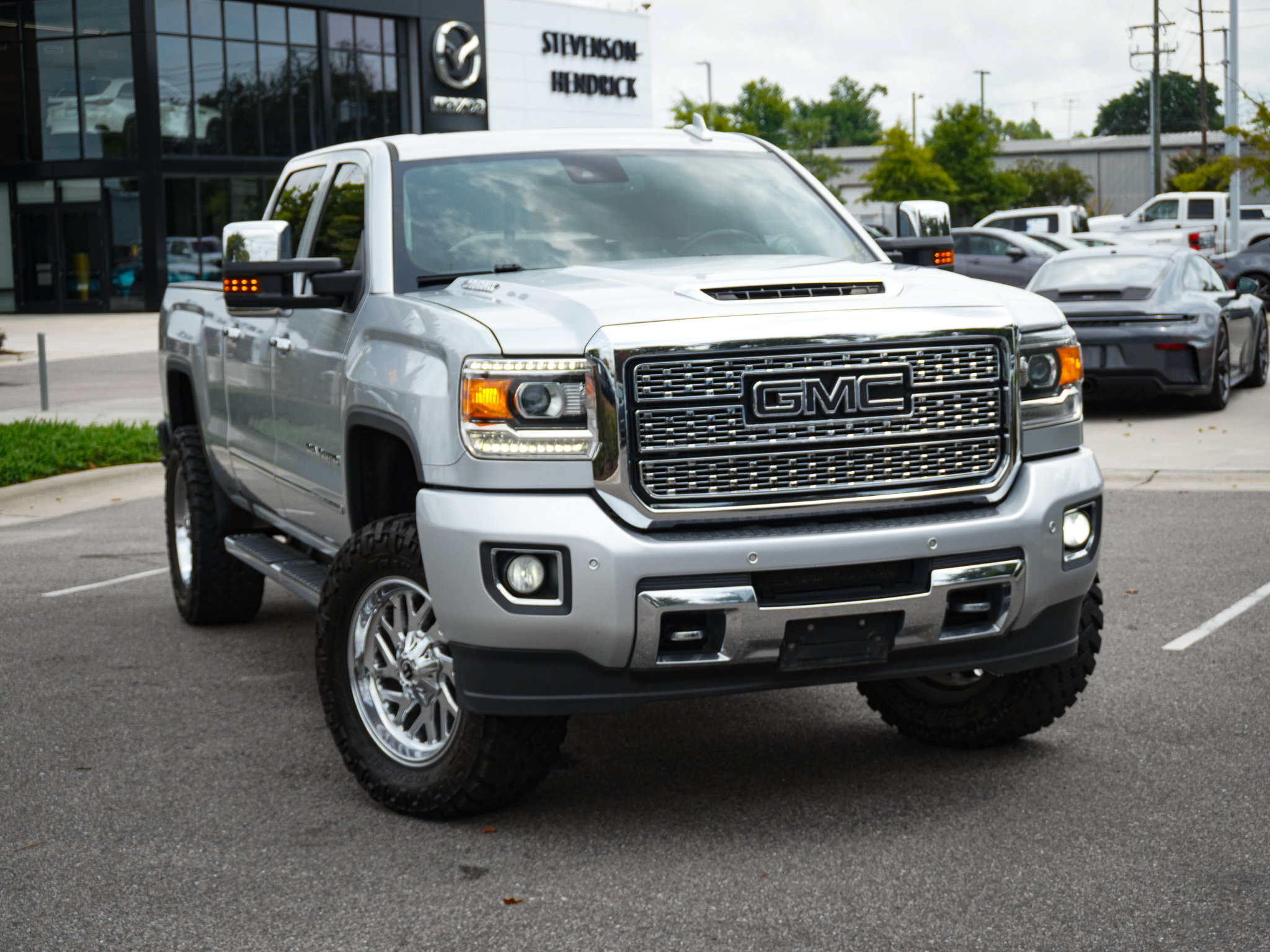 Used 2019 GMC Sierra 2500 Denali w/ Duramax Plus Package AWD/4WD image 3