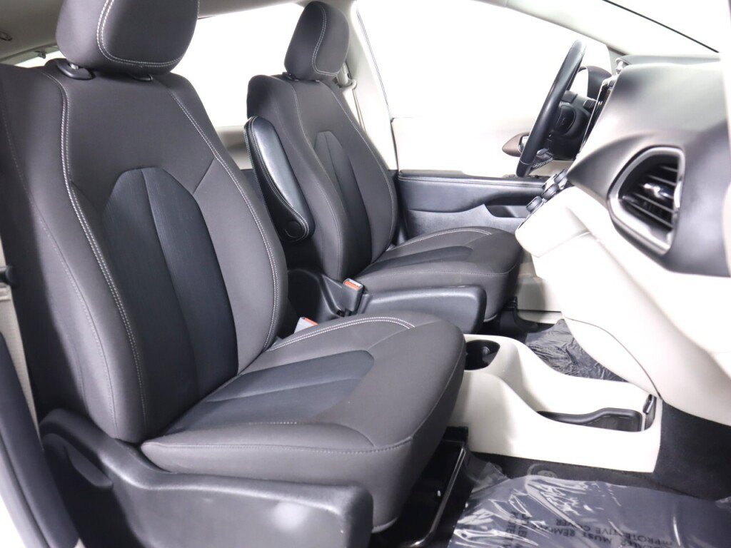 Used 2021 Chrysler Voyager LX w/ Cold Weather Group FWD image 37