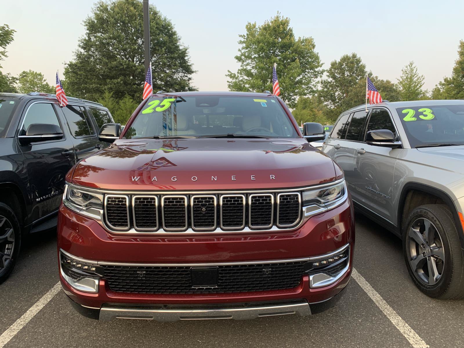 Used 2025 Jeep Wagoneer Series III w/ Premium Group I AWD/4WD image 2