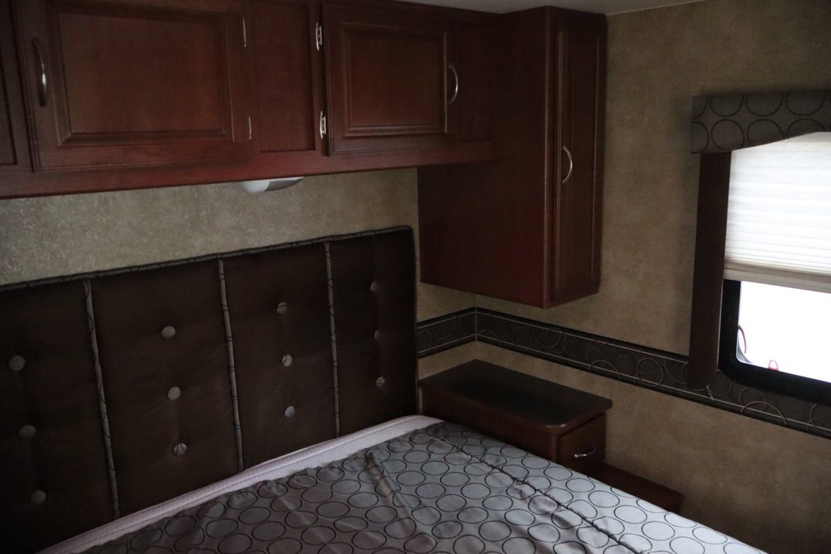 Used 2015 Ford E-450 and Econoline 450 Super Duty w/ Motorhome Prep Package image 54