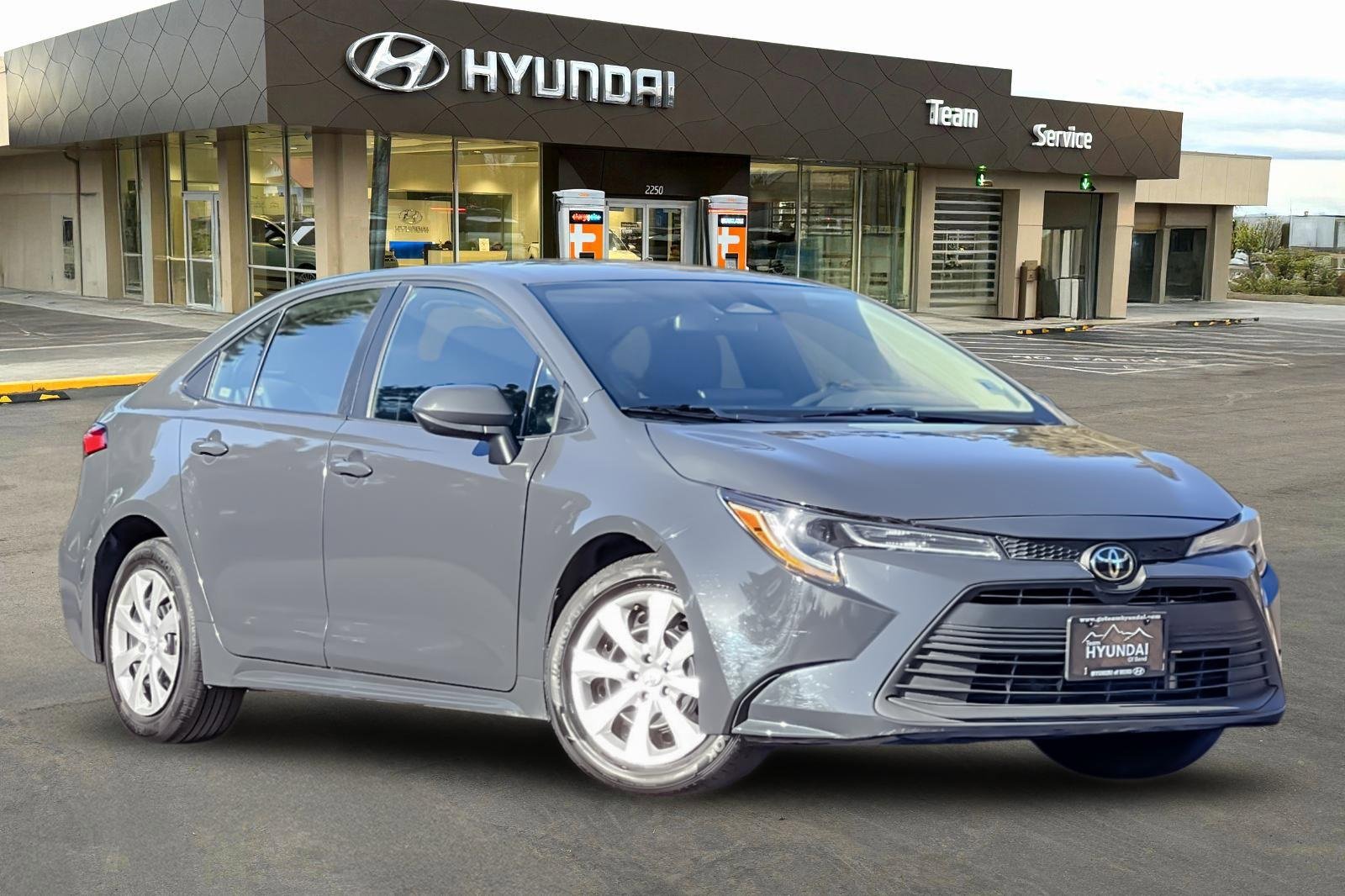 Used 2024 Toyota Corolla LE image 2