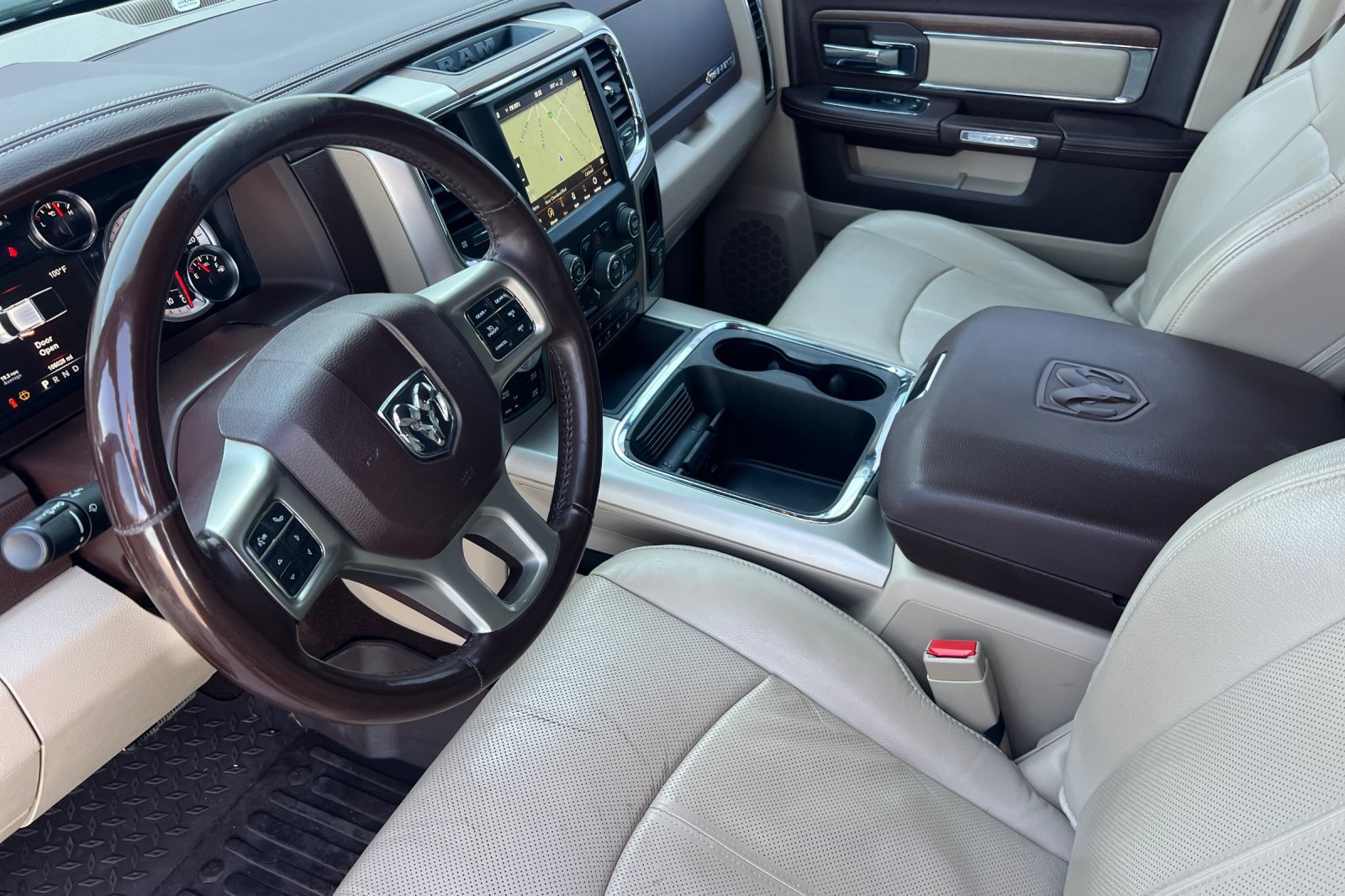 Used 2018 RAM 1500 Laramie w/ Convenience Group AWD/4WD image 4