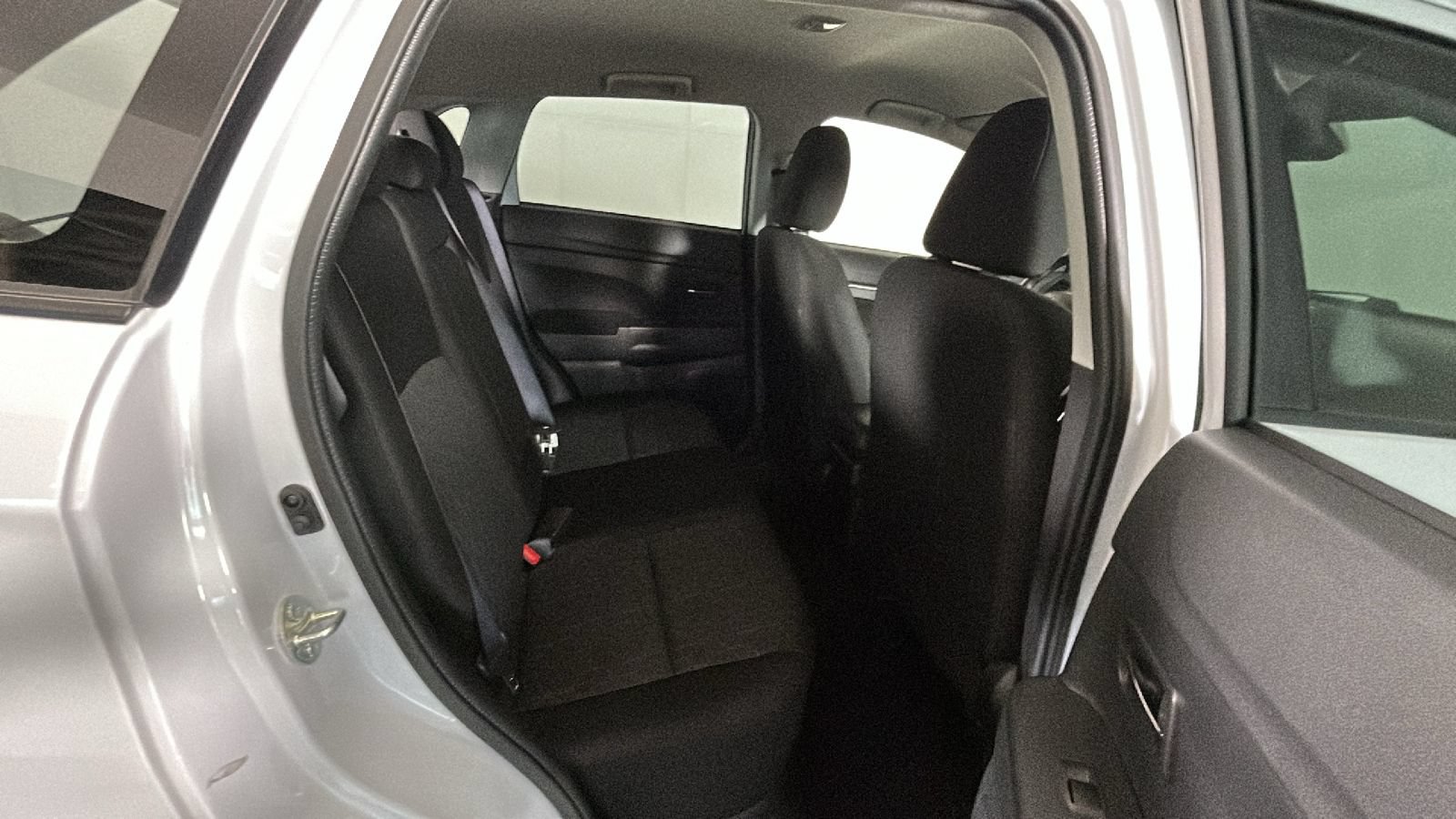 Used 2025 Mitsubishi Outlander Sport LE AWD/4WD image 31