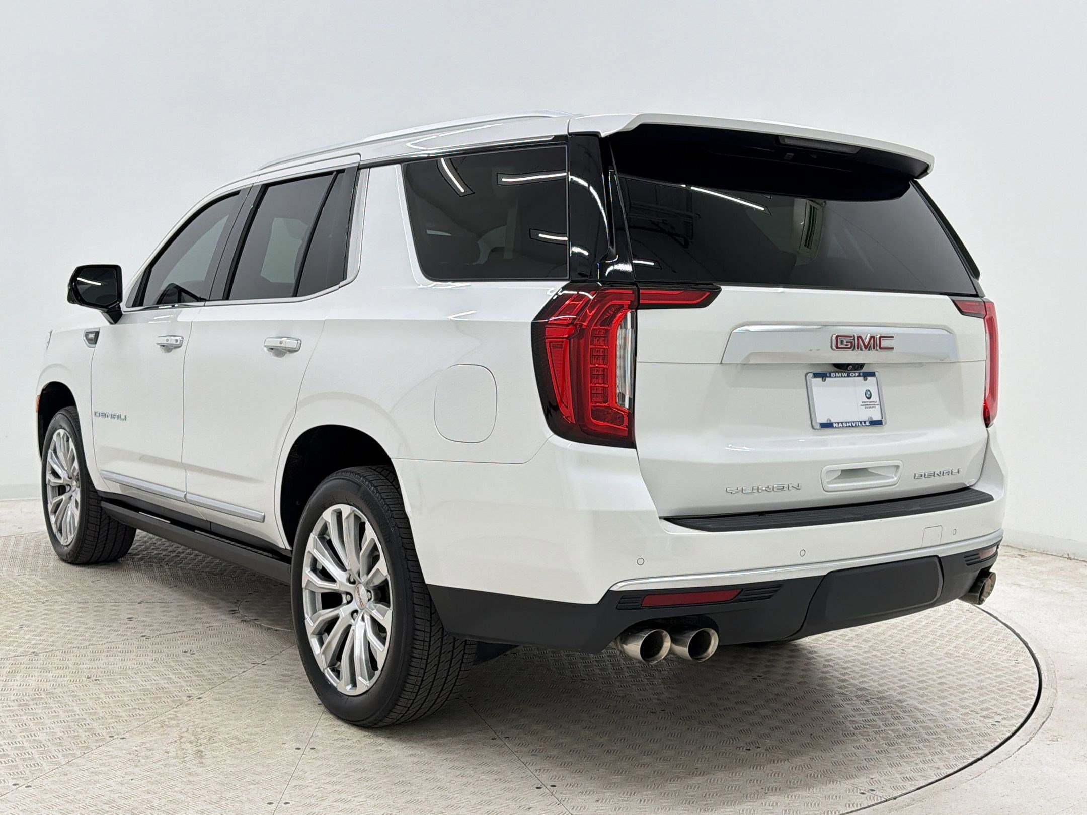 Used 2022 GMC Yukon Denali w/ Denali Premium Package AWD/4WD image 3