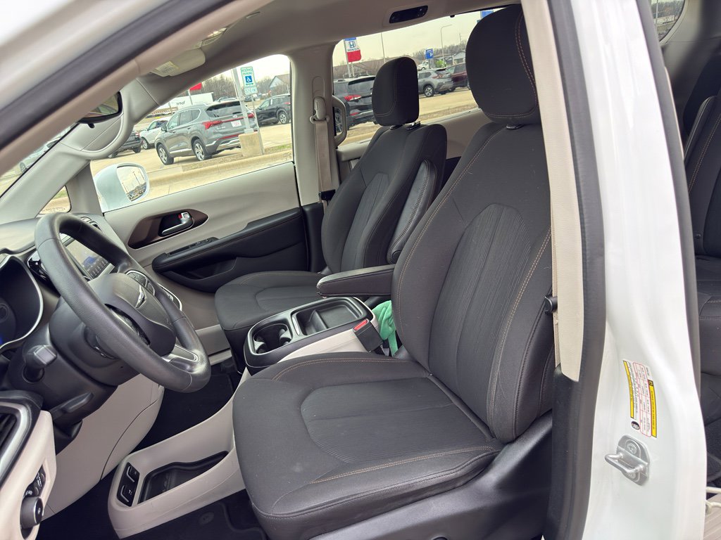 Used 2018 Chrysler Pacifica Touring Plus image 10