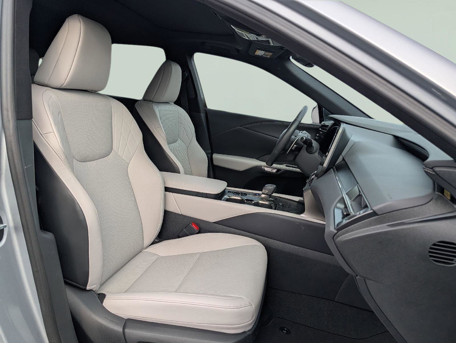 Used 2023 Lexus RX 350h w/ Cold Area Package AWD/4WD image 21