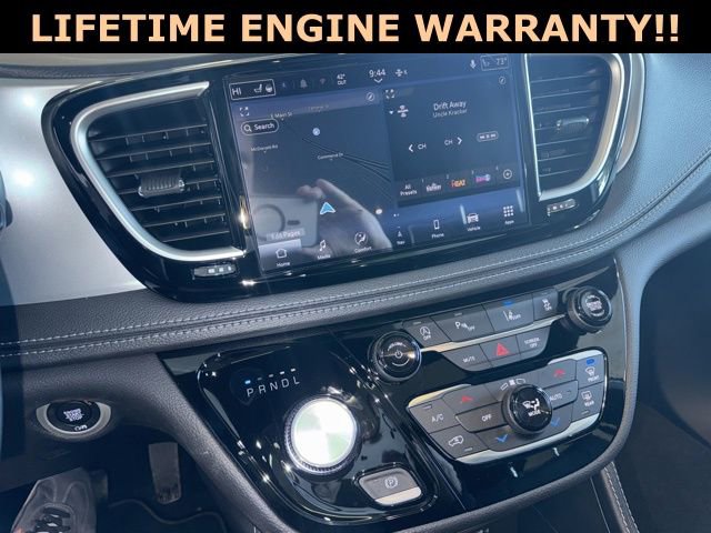 New 2026 Chrysler Pacifica Limited w/ Trailer Tow Group AWD/4WD image 24