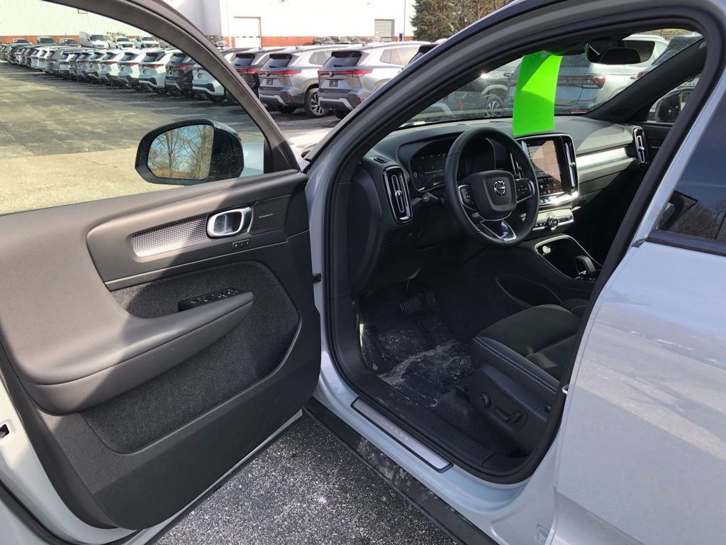 New 2026 Volvo XC40 B5 Ultra w/ Protection Package Premier AWD/4WD image 10