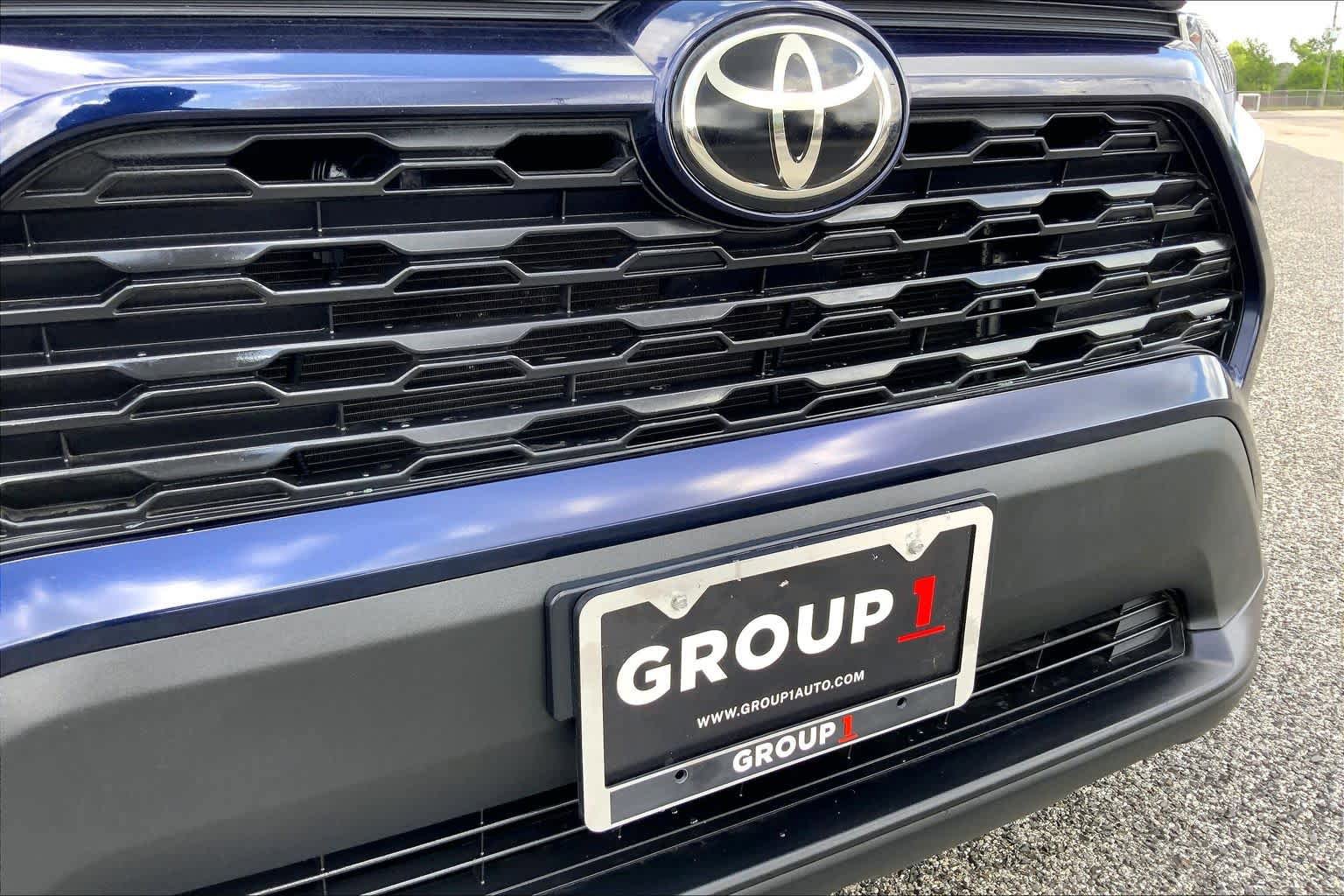 Used 2021 Toyota RAV4 XLE Premium image 29