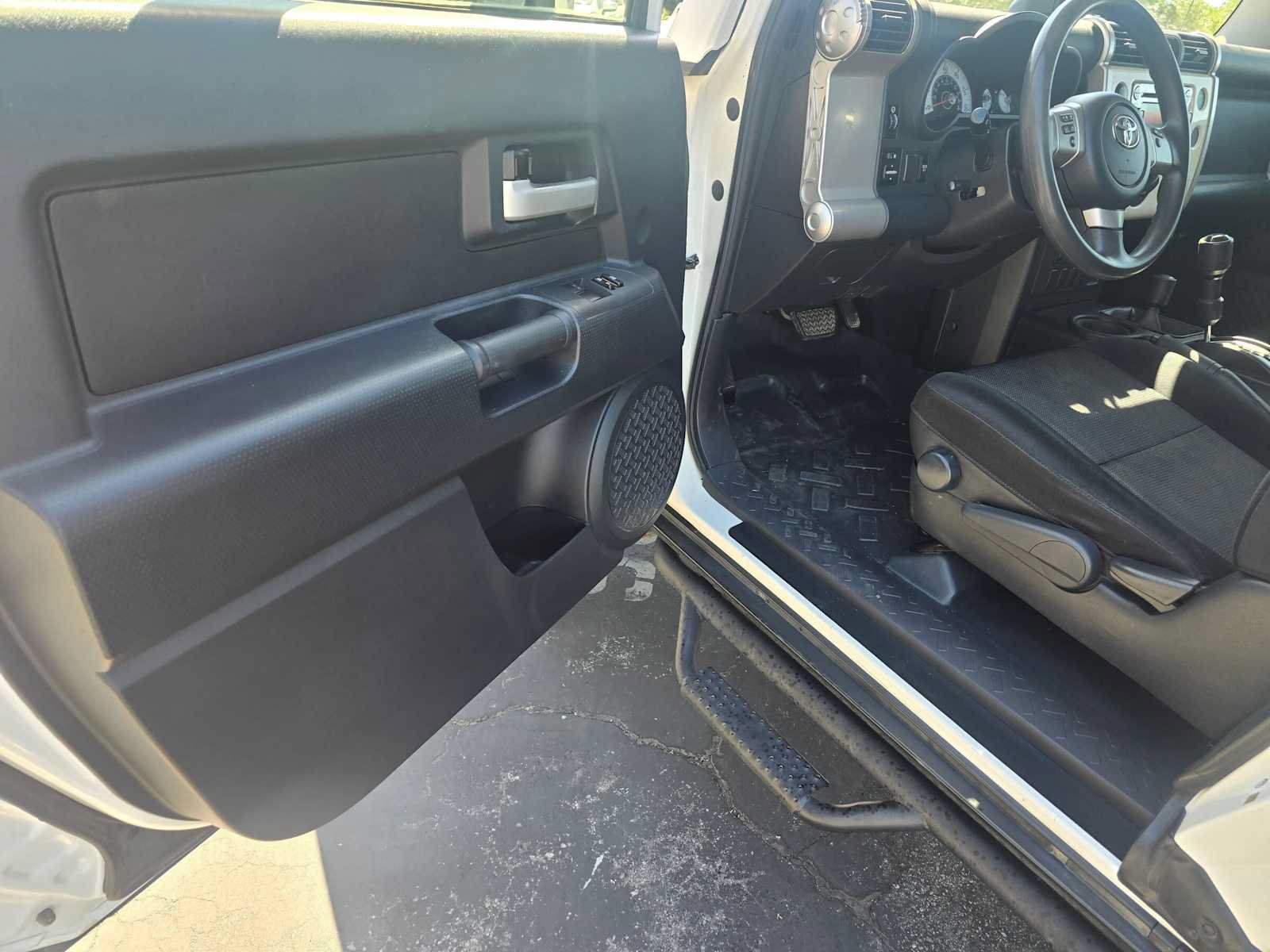 Used 2014 Toyota FJ Cruiser 4WD w/ Convenience Package image 19