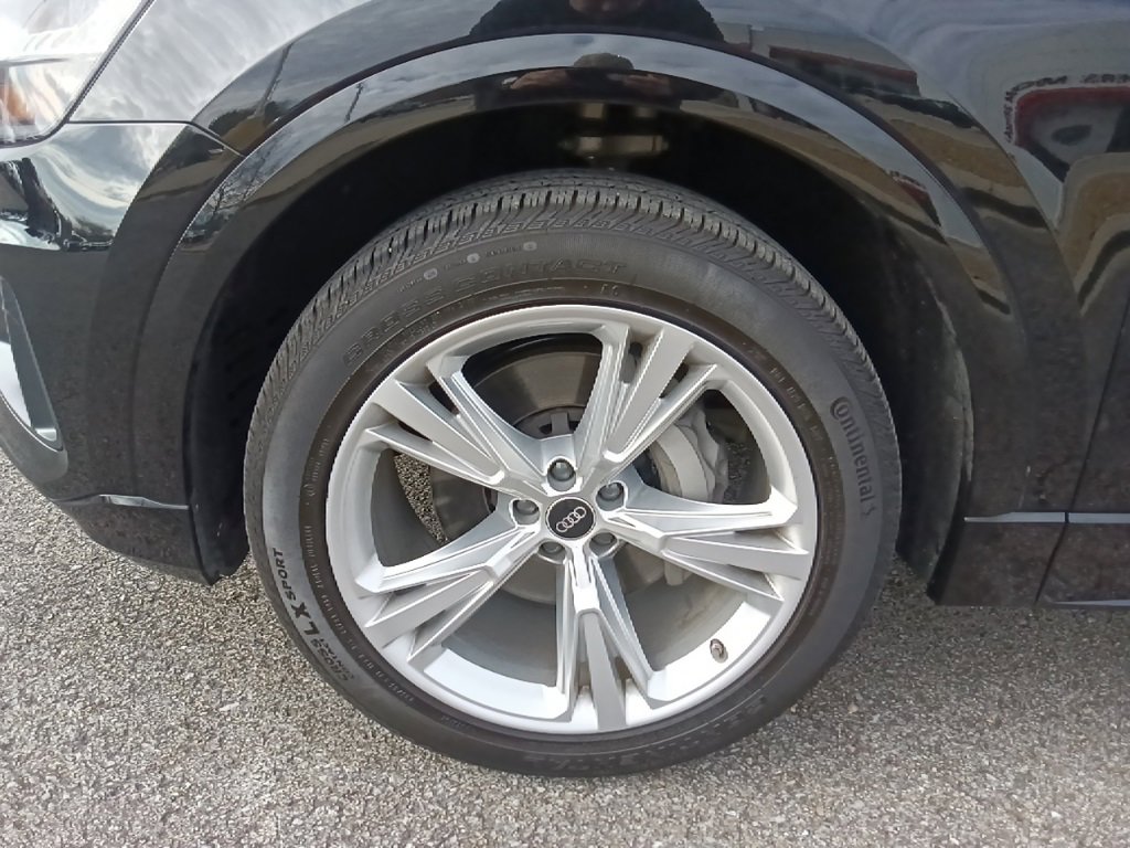 Used 2023 Audi Q8 Premium image 10